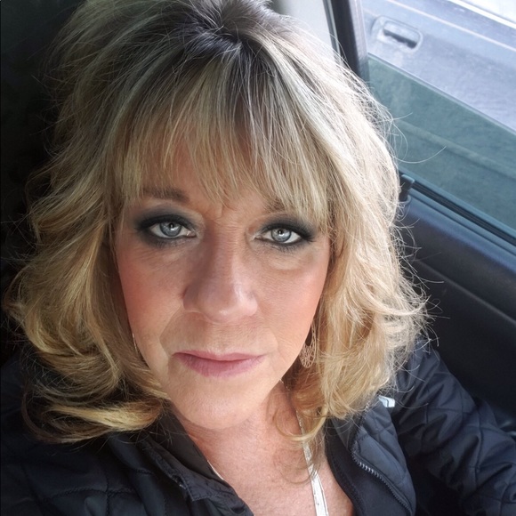 Meet your Posher, Lorna - Picture 1 of 1